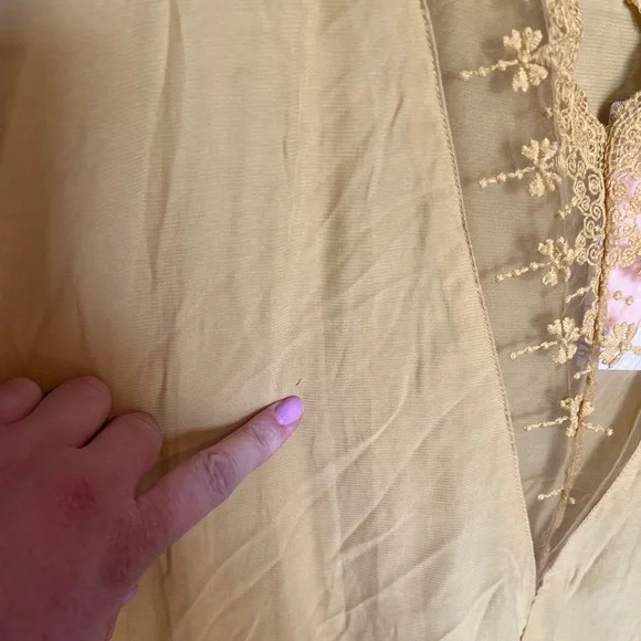 Yellow Lace Trim V-Neck Women's Top Size Large - Picture 4 of 7